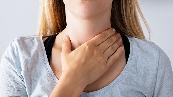女人得甲状腺癌的12个征兆
