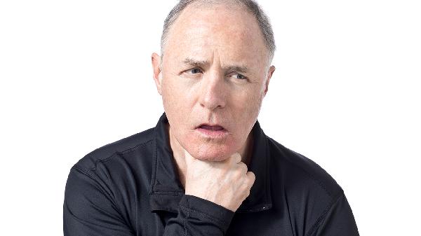 扁桃体一侧多出一坨肉不痛不痒正常吗