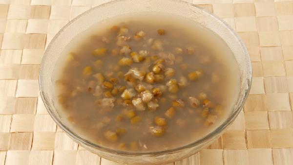 为什么绿豆汤煮出来有红色还有绿色