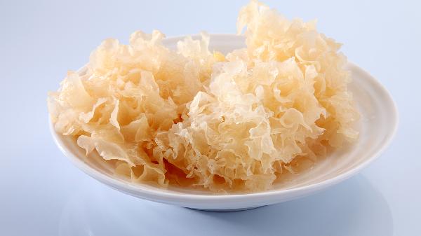 怎样用电饭锅煮银耳莲子