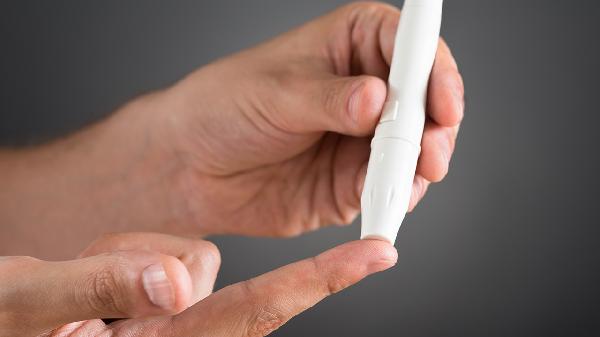 糖尿病人便秘一個動作立馬排便可以嗎