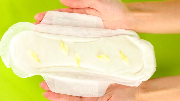 用卫生巾不舒服是怎么回事