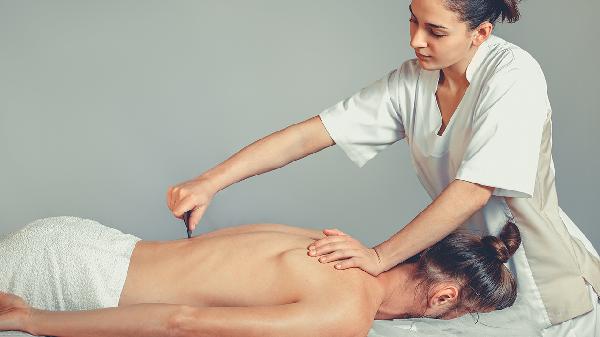 刮痧减大腿刮什么地方