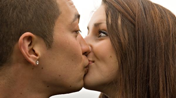 夫妻同房出血怎么办不疼不痒鲜红色