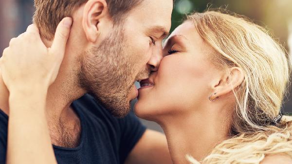 夫妻之间解决冷战的方法