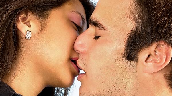 夫妻之间解决冷战的方法