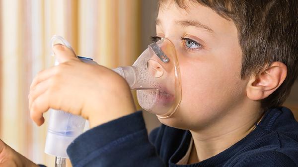 艾滋病人带小孩一起睡觉会感染吗