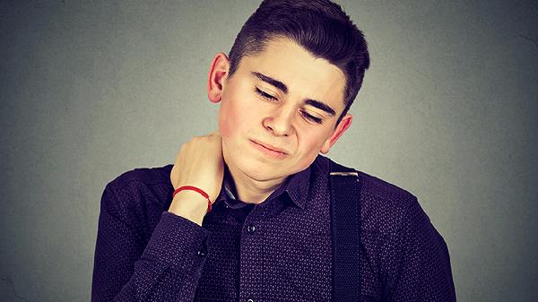 颈椎疼枕高枕头好还是枕低枕头好