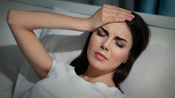 前额头痛到底什么飞龙体育比分直播游戏引起的感冒