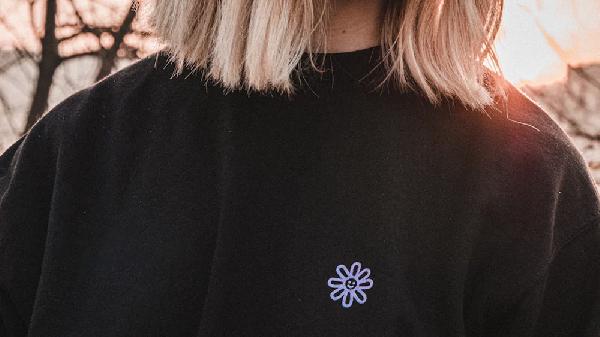 夏天户外适合穿的衣服