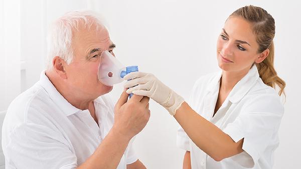 69岁大爷检查确诊癌晚期，子女坚持治疗，父亲怒斥：给我留点体面