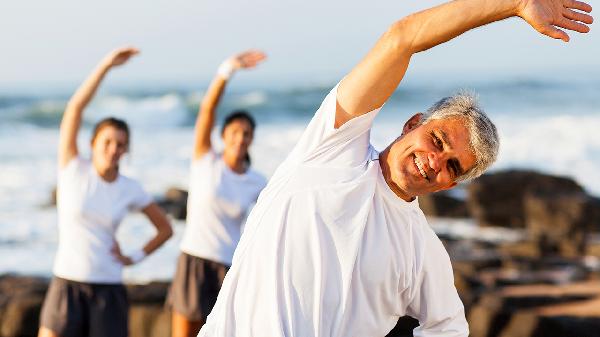 67歲大爺經(jīng)常腿抽筋，以為是腿腳老化，檢查后痛哭：怎么會得癌呢