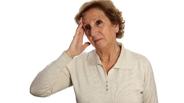 60歲的老人頭發掉得特別多是什么原因