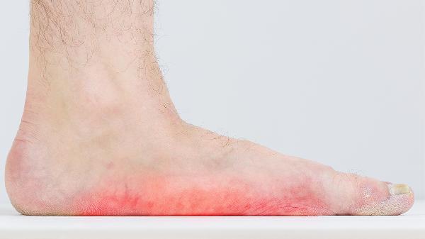 右脚内侧脚踝骨下方疼什么原因