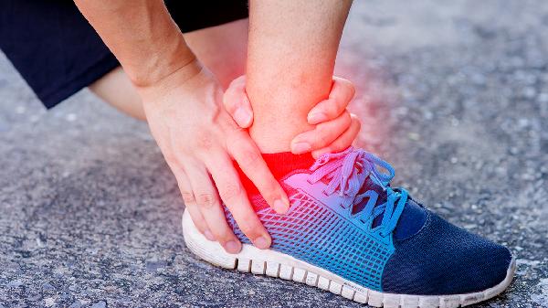 脚踝内侧骨头一按就疼什么原因