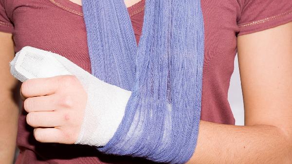 手臂粗肩膀粗是什么原因引起的