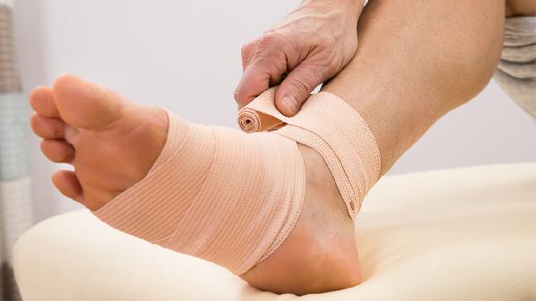 腳踝三個月一直不消腫怎么回事