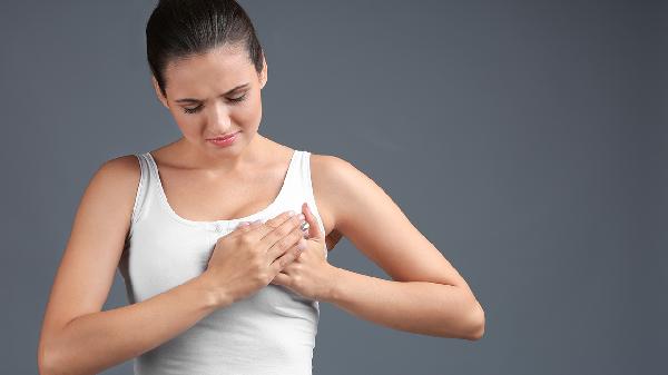 11岁女孩乳房有点疼是什么原因