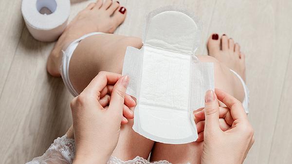 月经前乳房胀痛正常吗以前不会痛