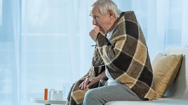70歲老人感染艾滋病合并肺泡肺炎能活多久