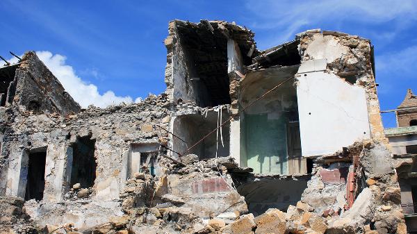 有时躺在床上会感觉到在地震怎么回事