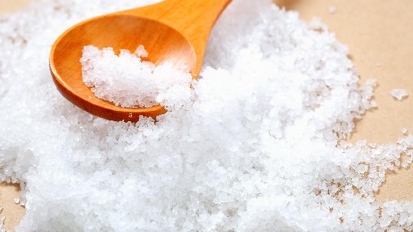 同样是食用盐，买海盐好，还是精盐好？两者有何不同？说清楚了