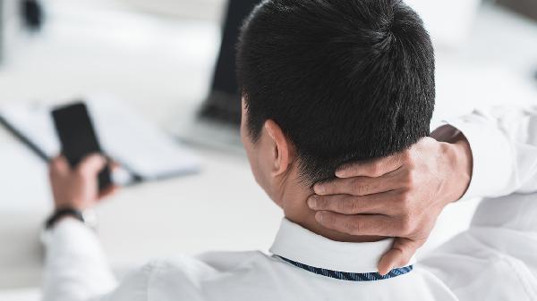 后颈脖子有个凸起的包是什么原因