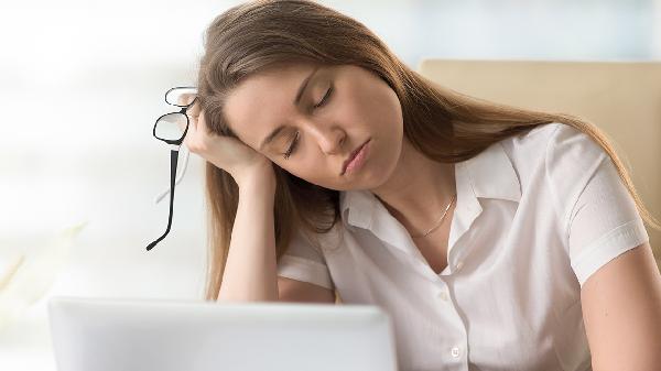 女人晚上睡觉小腿酸胀是怎么回事