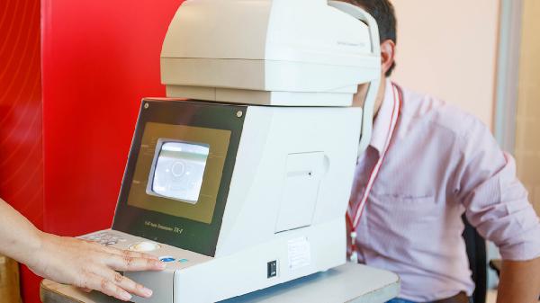 如何區(qū)別良、惡性甲亢突眼