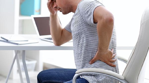 男性腰右下侧疼是怎么回事