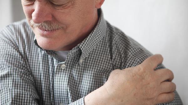 老人穿紧身衣的危害