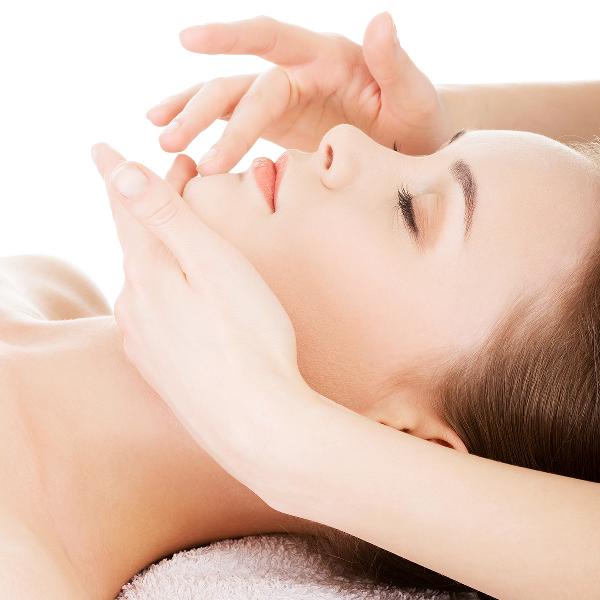 用什么水洗脸最好