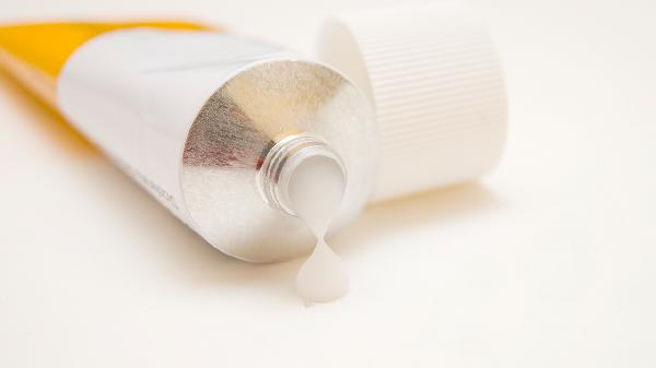 尿素乳膏和尿素軟膏一樣嗎
