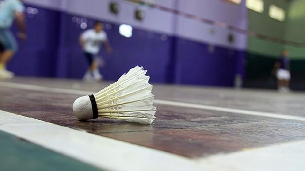 打羽毛球右胳膊肌肉拉伤几天会好