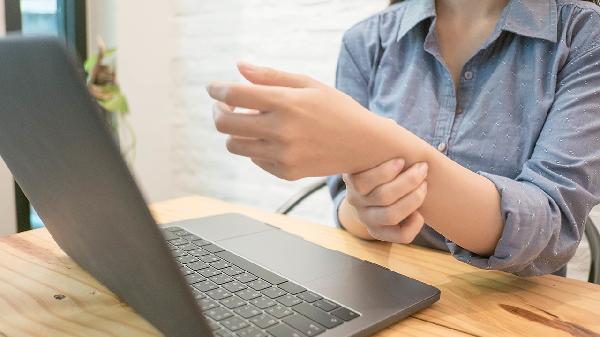 手腕转动有响声、酸疼是怎么回事