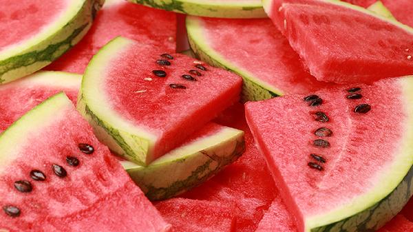 貪吃西瓜險丟命！夏天穩(wěn)糖，別碰這幾個升糖“大戶”