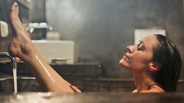 洗澡水放盐和醋好不好