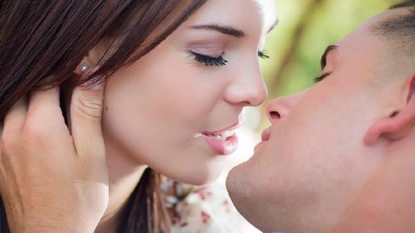 夫妻善用蒙眼性爱有哪些乐趣 蒙眼会增加情趣吗