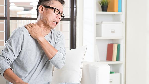 性爱时为什么男人爱拍屁股 男生总爱拍我肩膀