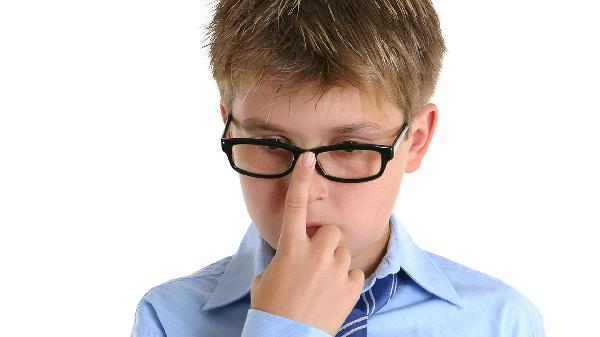 12岁男孩老眨眼是什么原因