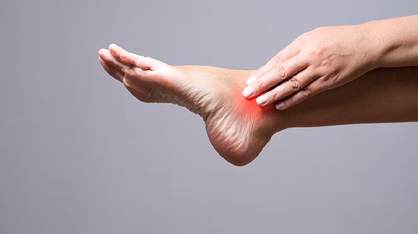 腳突然痛得走不了路怎么辦