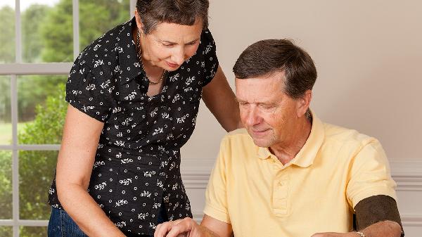 男人到了55岁，若能避开4种疾病，值得恭喜，有长寿潜质