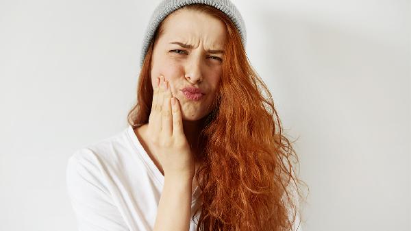 女生下面像口腔溃疡一样是怎么回事啊