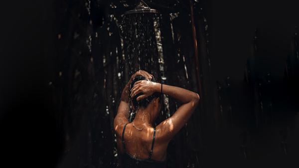 洗澡冷水好还是热水好