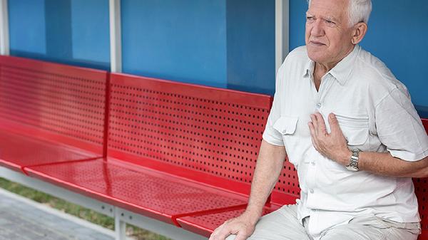 老年人出现胸闷气短怎么办呢