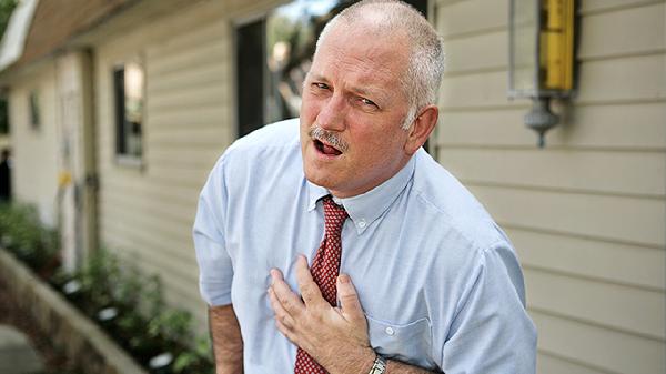 老年人出现胸闷气短怎么办呢