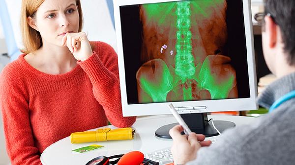 女性左下腹盆骨内侧隐隐作痛是怎么回事