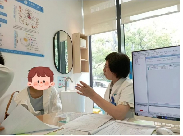 上海附一儿科医院特邀首都医科大学附属北京天坛医院李丽嫱教授领衔会诊