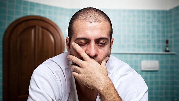 梦中打人？你需要了解快速眼球运动睡眠行为障碍