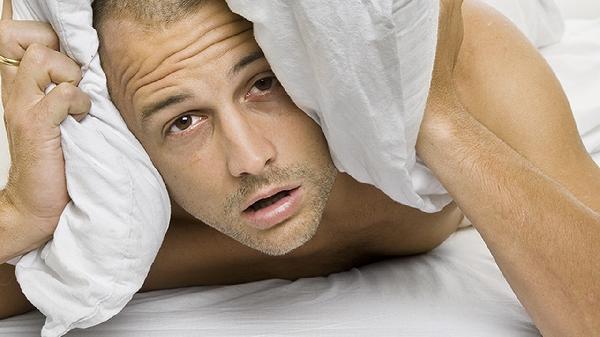 梦中打人？你需要了解快速眼球运动睡眠行为障碍